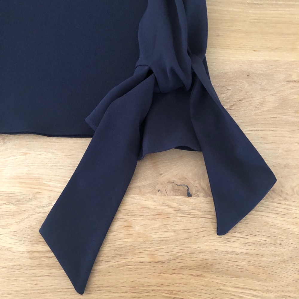 Ann Taylor Navy Top w/Tie Cuffs Size Medium - Picture 4 of 12